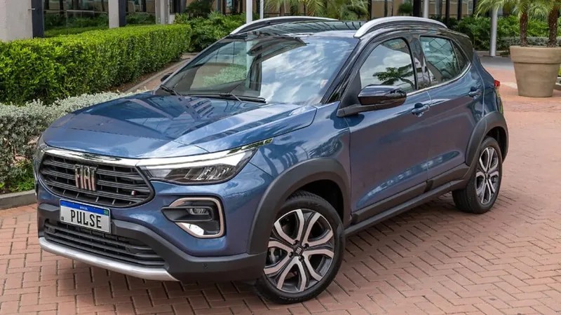 Fiat Pulse e Fastback Hybrid 2025 mal chegaram e já estão mais caros