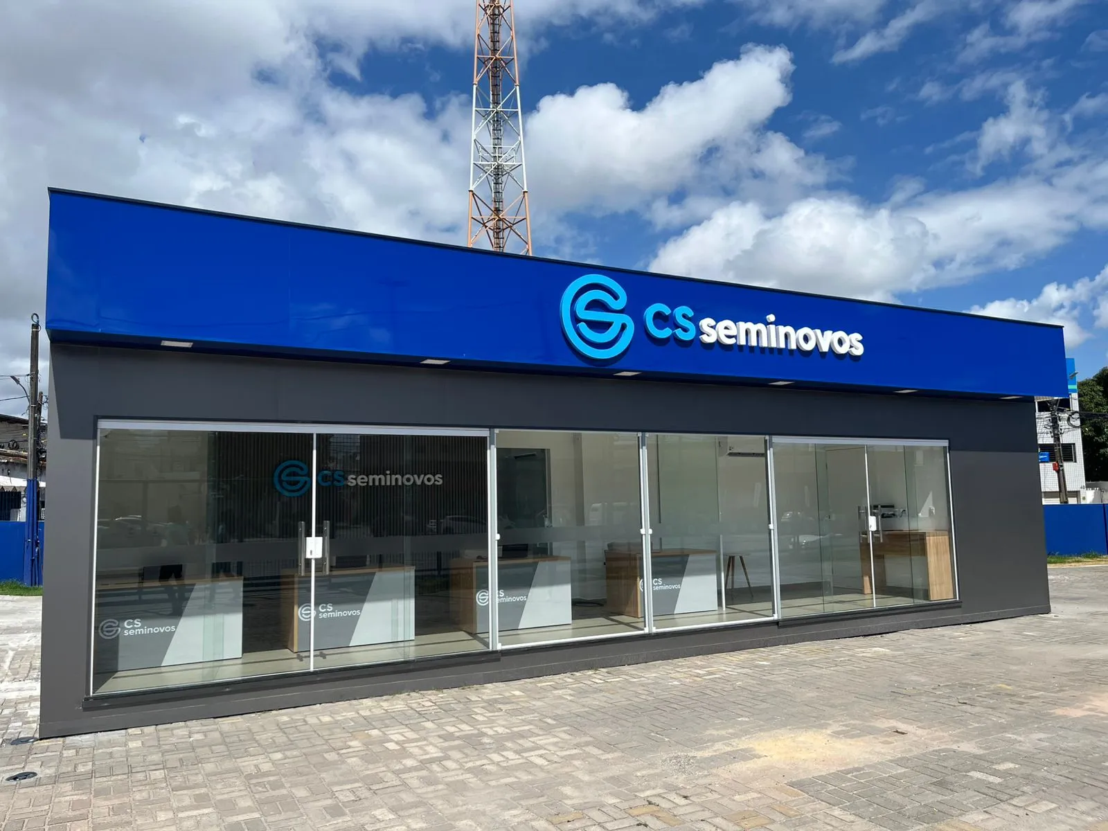 Fachada da loja Veículos à venda em CS Seminovos - Recife - Recife - PE | Mobiauto
