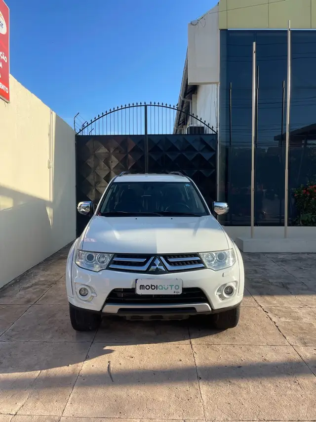 Carro Mitsubishi Pajero Dakar 2015 3.2 HPE 4WD (Aut)