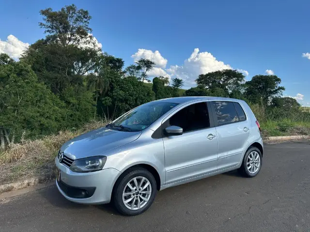Carro Volkswagen Fox 2014 1.0 TEC (Flex) 4p