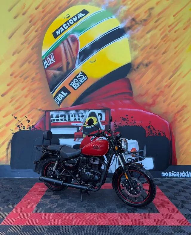 Carro Royal Enfield Meteor 350 2025 Fireball
