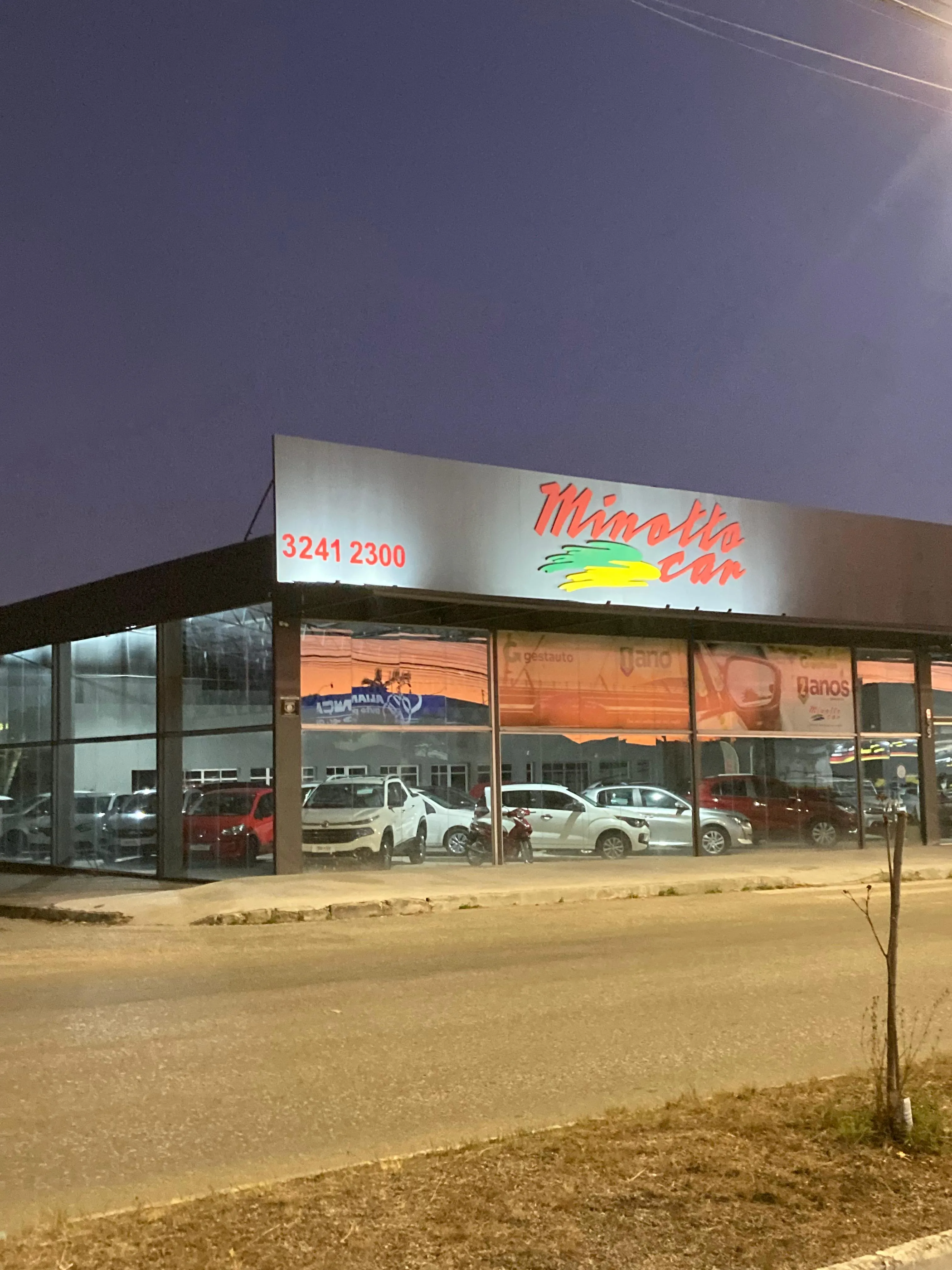 Fachada da loja Veículos à venda em EDIO MINOTTO PE - Bagé - RS | Mobiauto
