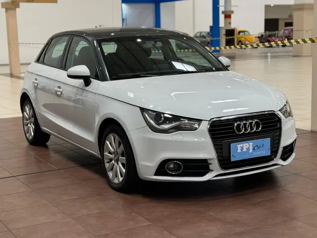 Carro Audi A1 2013 1.4 TFSI Sportback Attraction S Tronic