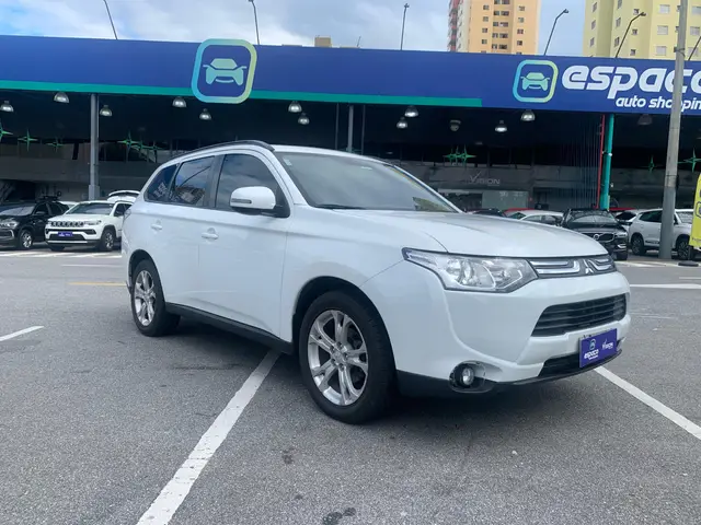 Carro Mitsubishi Outlander 2016 2.2 DI-D 4WD (Aut)
