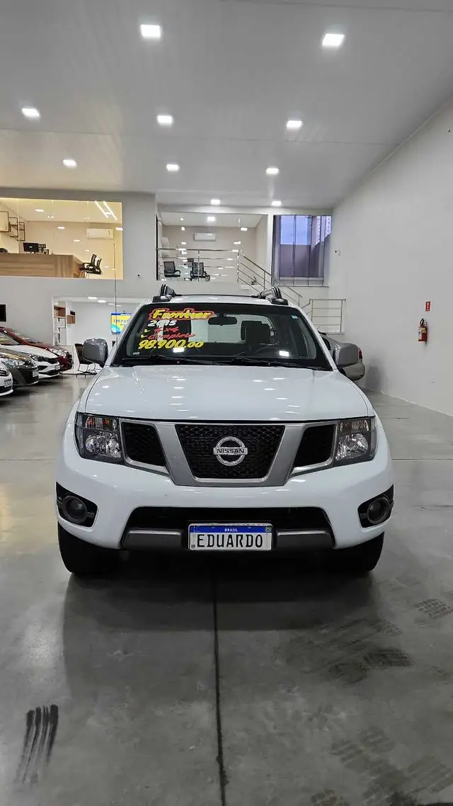 Carro Nissan Frontier 2015 2.5 TD CD 4x4 SV Attack (Aut)