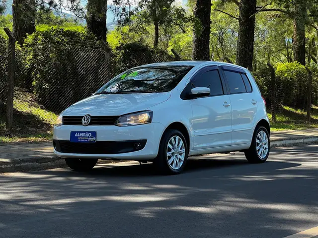 Carro Volkswagen Fox 2014 1.0 TEC (Flex) 4p