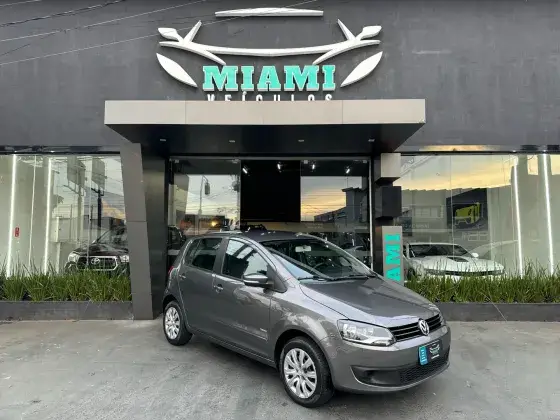 Carro Volkswagen Fox 2013 1.0 VHT (Flex) 4p