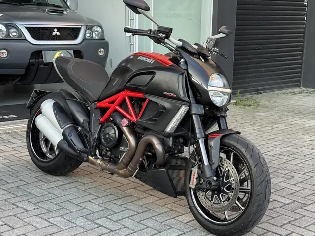 Carro Ducati Diavel 2014 1198 Carbon