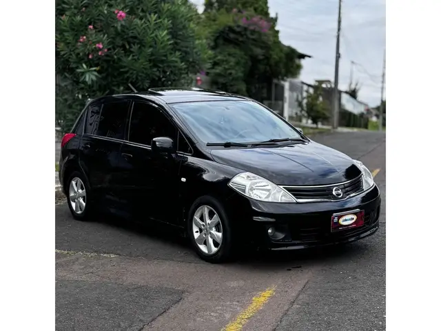 Carro Nissan Tiida 2013 SL 1.8 (flex)