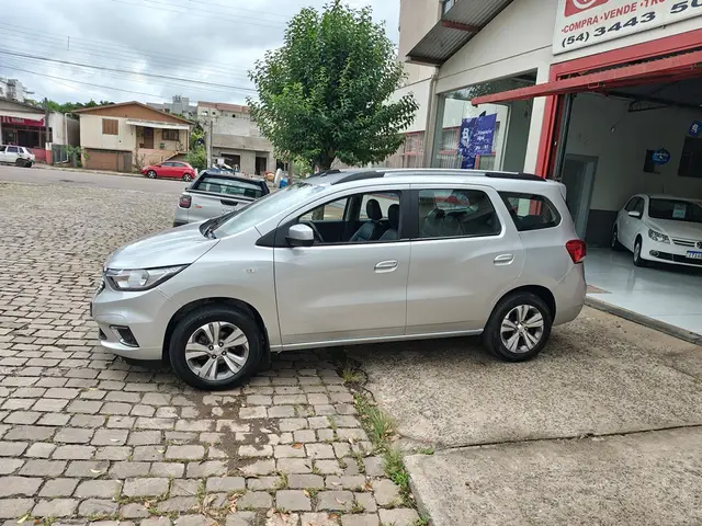 Carro Chevrolet Spin 2023 Premier 1.8 (Aut.)