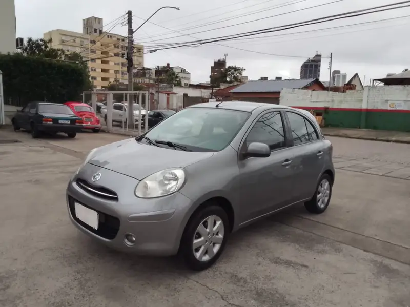 Nissan March 1.6 16V SV (Flex)