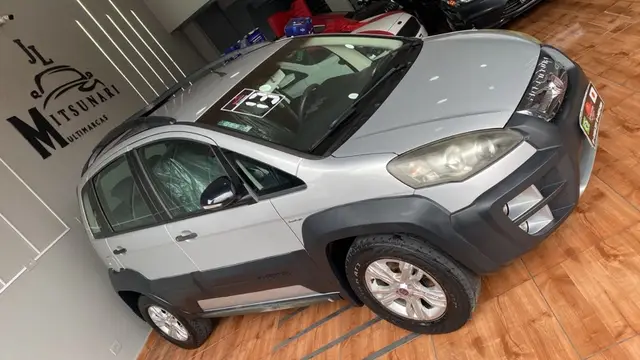Carro Fiat Idea 2013 Adventure 1.8 16V Dualogic (Flex)