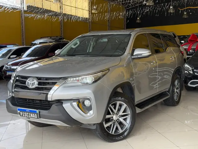 Carro Toyota SW4 2017 2.8 TDI SRX 7L 4x4 (Aut)