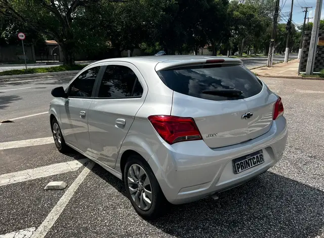 Carro Chevrolet Onix 2021 1.0 (Flex)