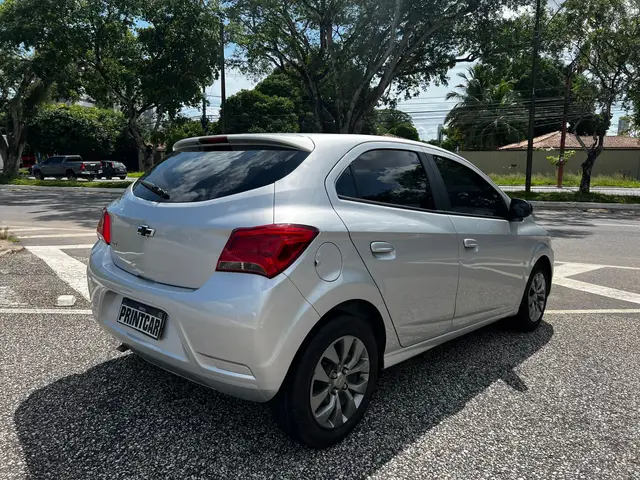 Carro Chevrolet Onix 2021 1.0 (Flex)