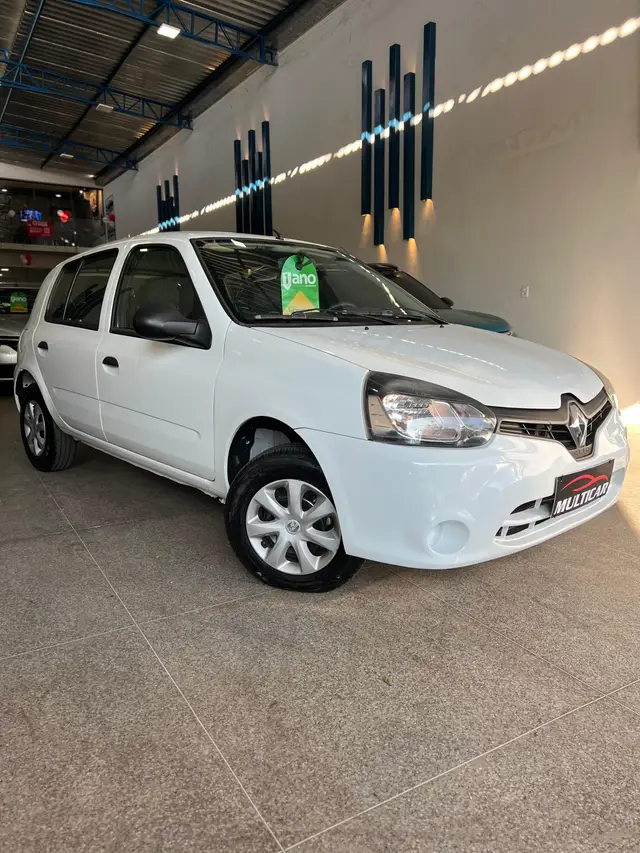Carro Renault Clio 2015 Hatch. RN 1.0 16V