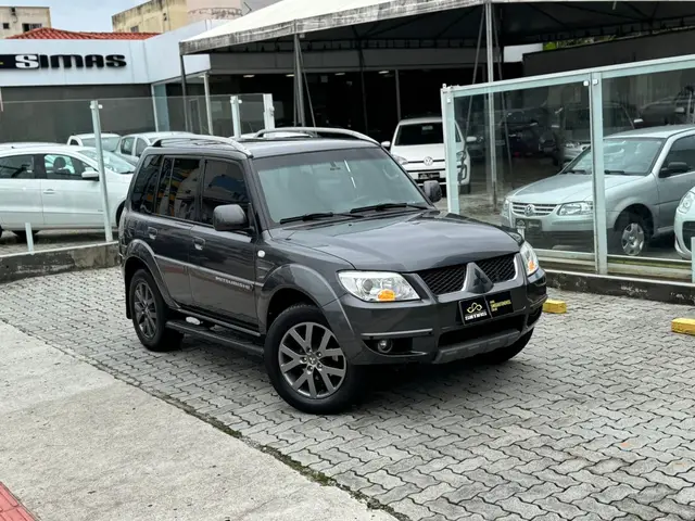 Carro Mitsubishi Pajero TR4 2013 2.0 16V 4x2 (Flex)