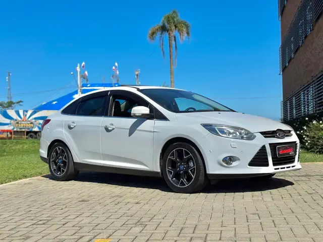 Carro Ford Focus Hatch 2015 Titanium Plus 2.0 16V PowerShift