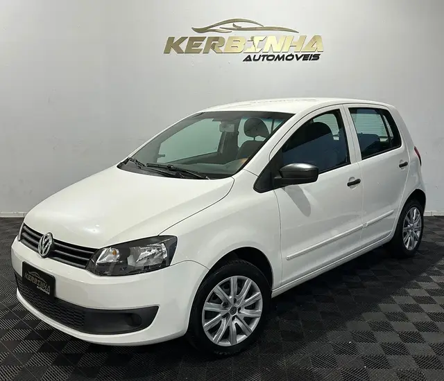 Carro Volkswagen Fox 2014 1.0 TEC (Flex) 4p