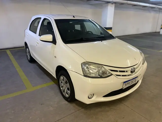 Carro Toyota Etios 2016 X 1.3 (Flex)