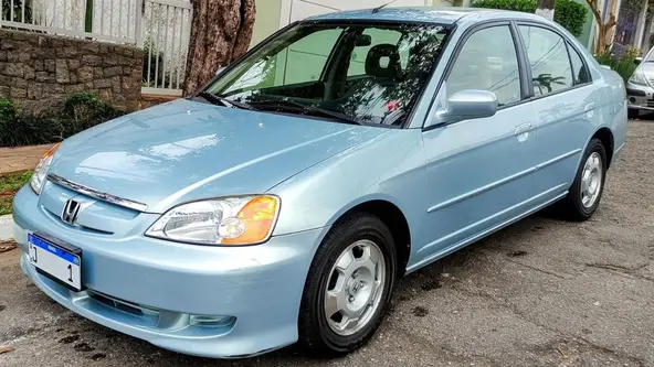 Sedan de sétima geração traz detalhes específicos que não tivemos no Brasil