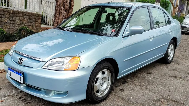 Este raro Honda Civic híbrido 2003 faz 21,7 km/l e custa metade de um Polo