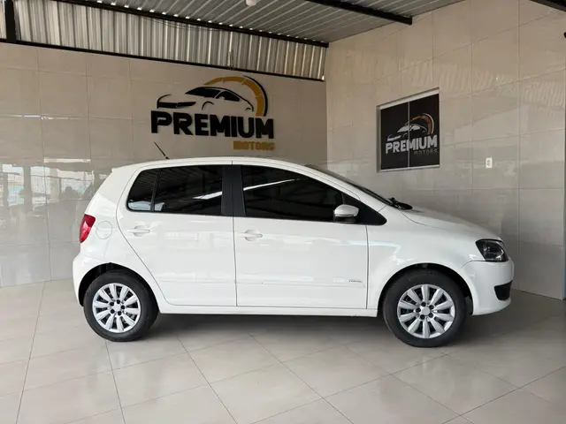 Carro Volkswagen Fox 2014 1.0 TEC (Flex) 4p