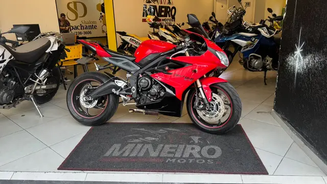Carro Triumph Daytona 2014 675i
