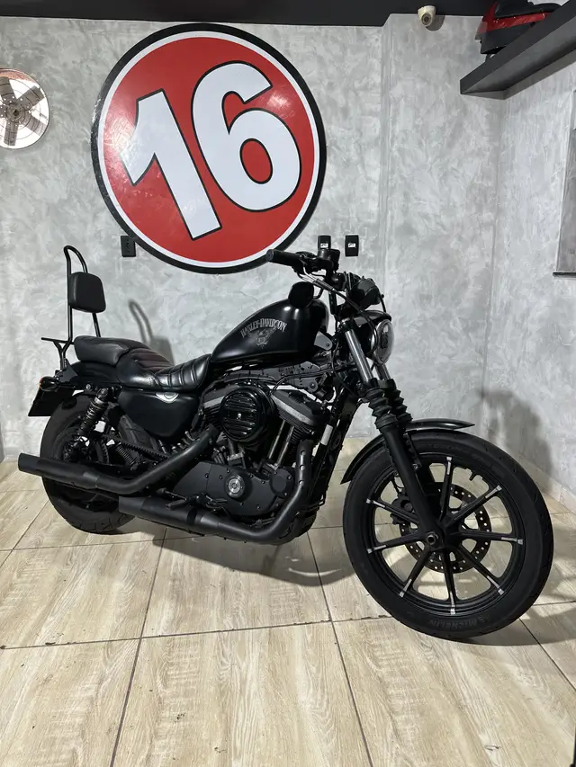 Moto Harley-Davidson Sportster XL 883 2018 Iron