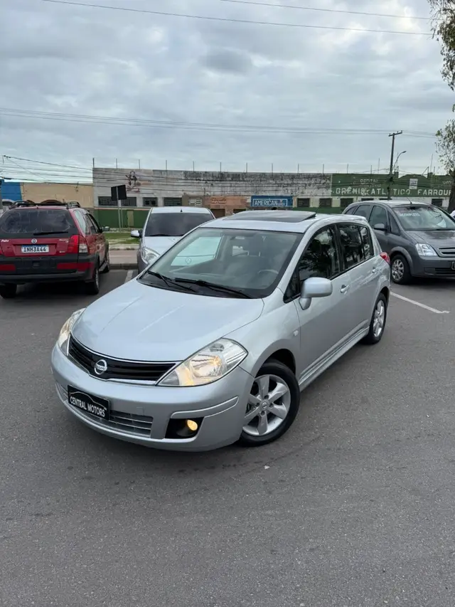 Carro Nissan Tiida 2013 SL 1.8 (flex)