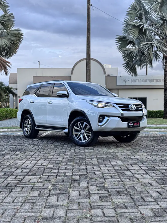 Carro Toyota SW4 2017 2.8 TDI SRX 5L 4x4 (Aut)