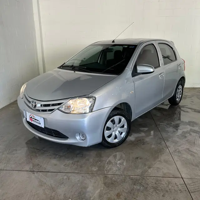 Carro Toyota Etios 2015 X 1.3 (Flex)
