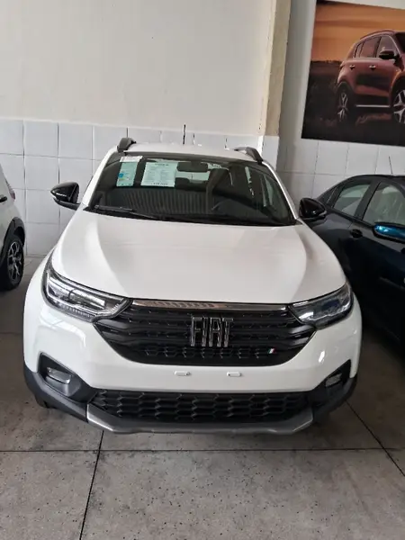 Carro Fiat Strada 2025 Volcano 1.3