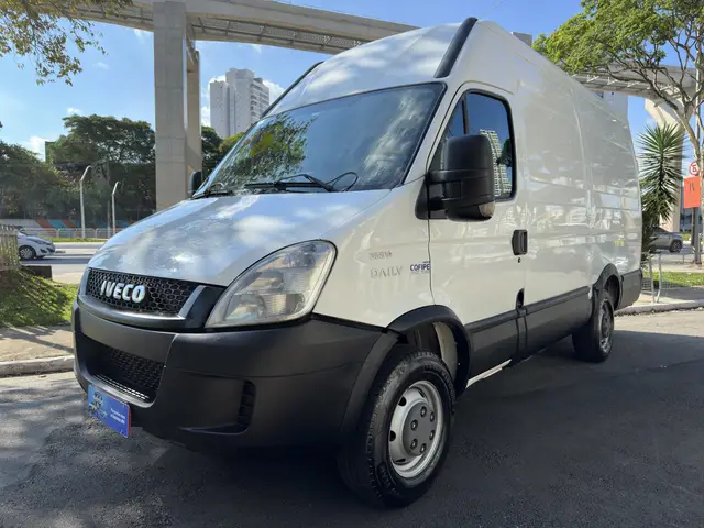 Carro Iveco Daily Furgão 2018 Daily 3.0 35S14 Gran Furgone 3300 HD H2