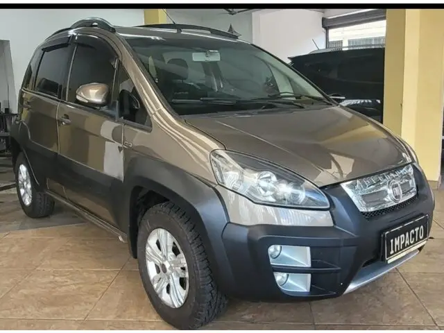 Carro Fiat Idea 2011 Adventure 1.8 16V E.TorQ (Flex)