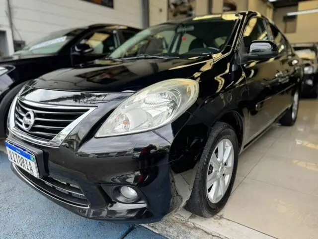 Nissan Versa 1.6 16V SL (Flex)