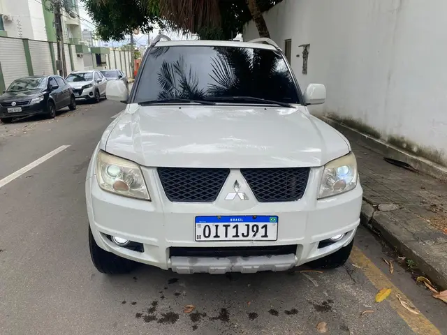 Carro Mitsubishi Pajero TR4 2013 2.0 16V 4x2 (Flex)