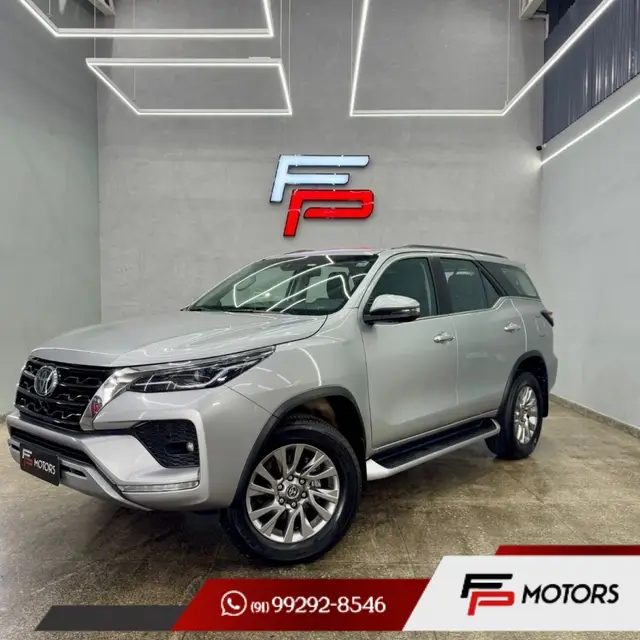 Carro Toyota SW4 2023 SRX 2.8 turbodiesel 5L 4x4 (Aut)