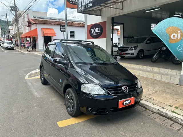Carro Volkswagen Fox 2009 Route 1.0 8V (Flex)