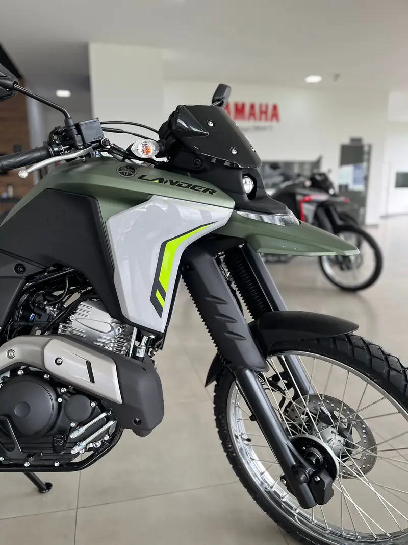 Yamaha XTZ 250 Lander Connected