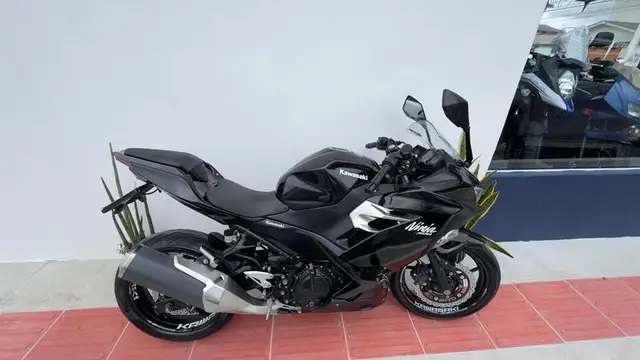 Carro Kawasaki Ninja 2020 400