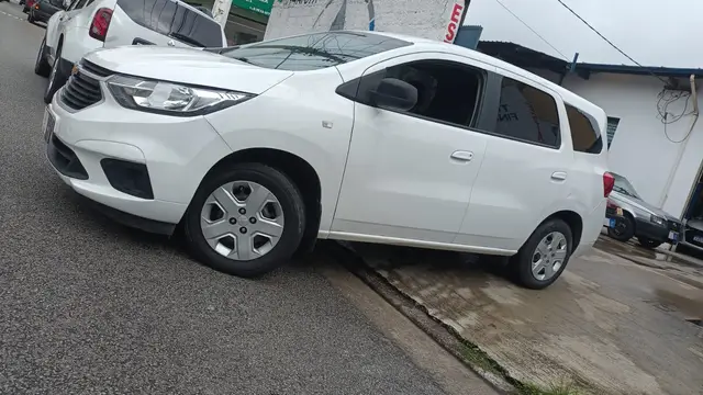 Carro Chevrolet Spin 2020 LS 1.8 5S (Flex)