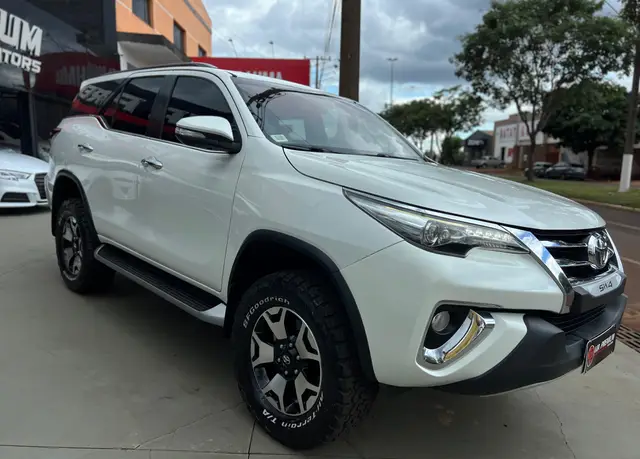 Carro Toyota SW4 2016 2.8 TDI SRX 5L 4x4 (Aut)