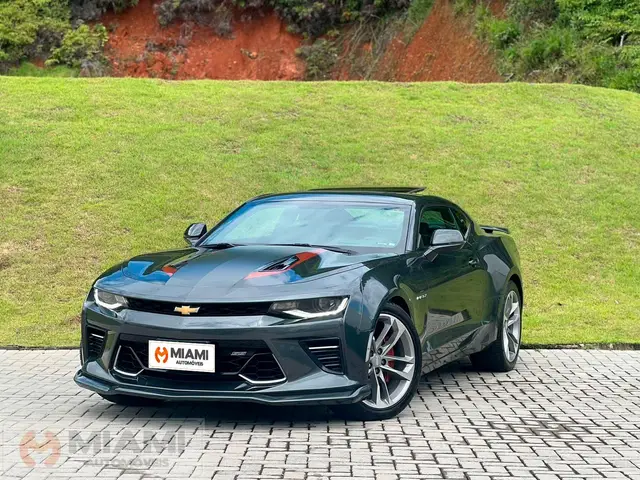 Carro Chevrolet Camaro 2017 SS 6.2 50th Anniversary Edition