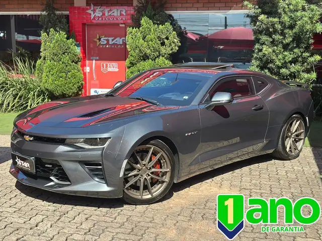 Carro Chevrolet Camaro 2017 SS 6.2 50th Anniversary Edition