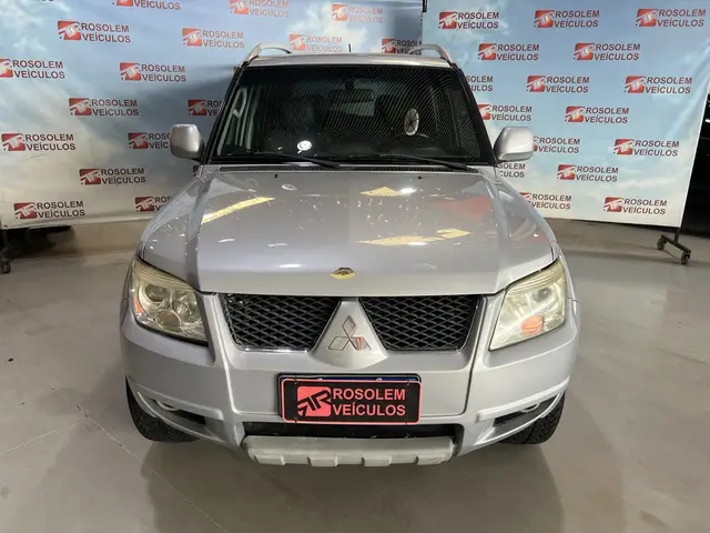 Carro Mitsubishi Pajero TR4 2013 2.0 16V 4x2 (Flex)