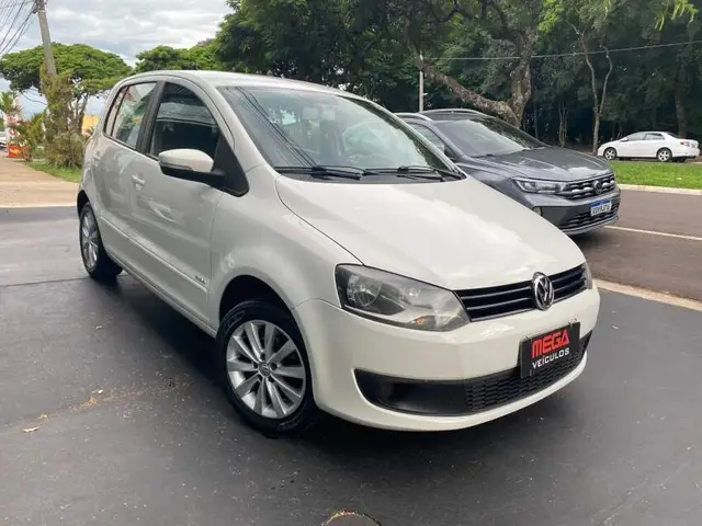 Carro Volkswagen Fox 2014 1.0 TEC (Flex) 4p