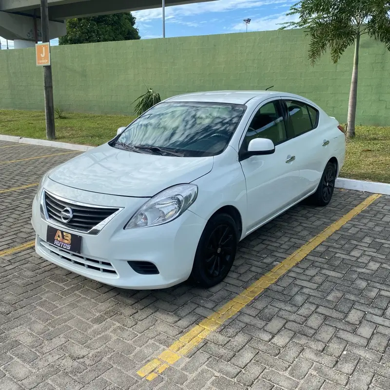Nissan Versa 1.6 16V SV (Flex)
