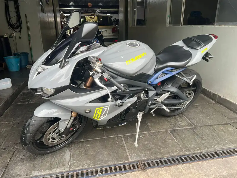 Triumph Daytona 675i