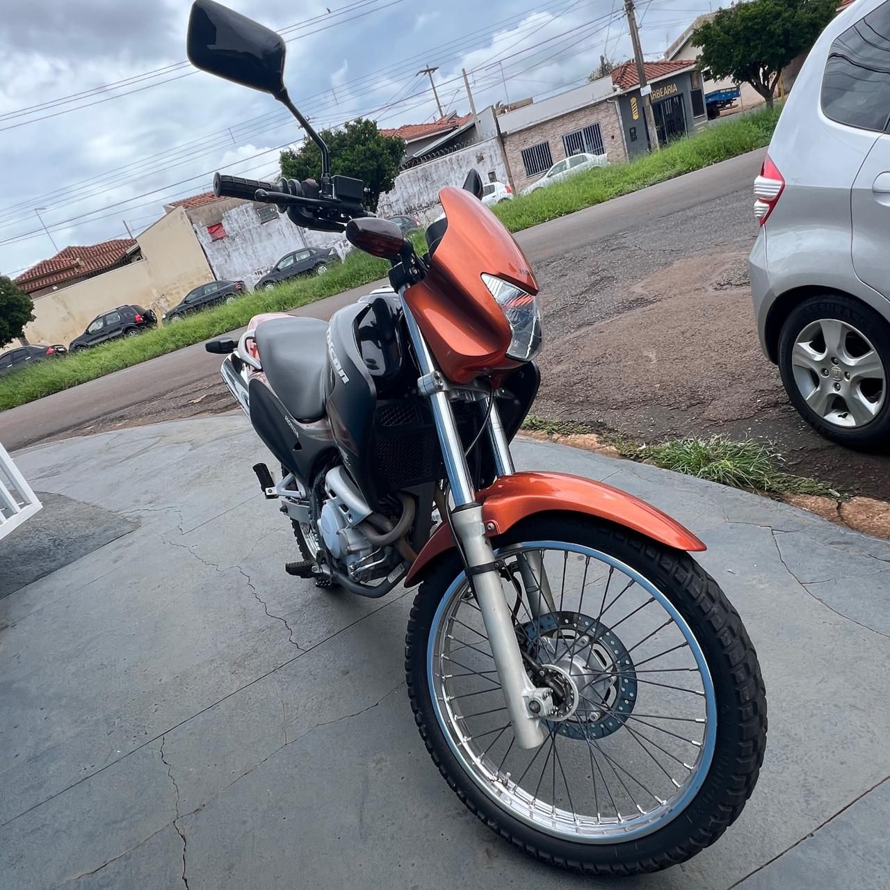 Honda NX 4 Falcon